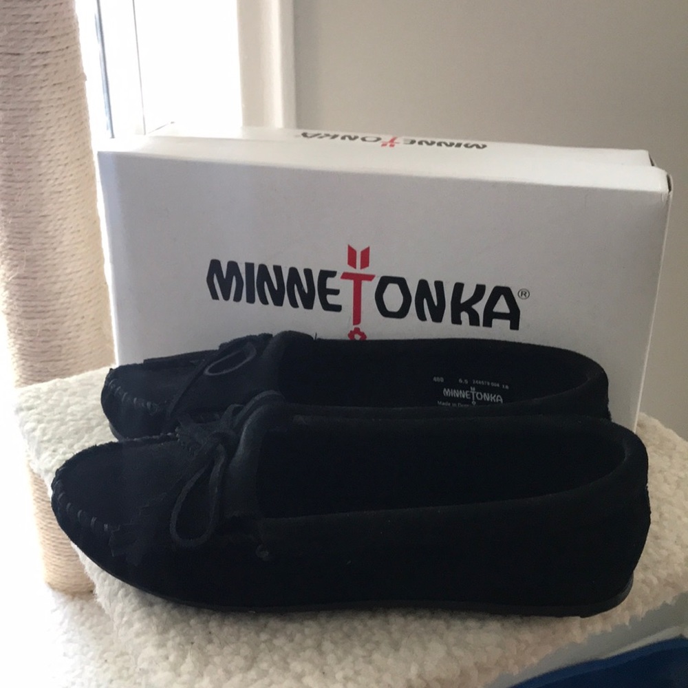 NWT Minnetonka Black Moccasins in size 6.5